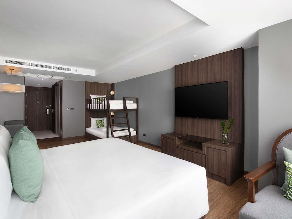 Habitación Familiar, 1 Cama King y 1 Cama de Dos Pisos del hotel Novotel Living Bangkok Sukhumvit Legacy. Foto 1