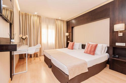 Habitación Doble Premium - 1 o 2 camas del hotel Oh Nice Ulises Ceuta. Foto 9