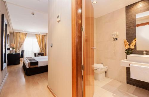 Habitación Doble Premium - 1 o 2 camas del hotel Oh Nice Ulises Ceuta. Foto 25