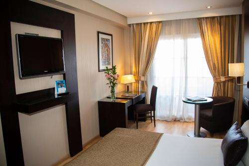 Habitación Individual Premium del hotel Oh Nice Ulises Ceuta. Foto 1