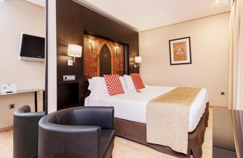 Habitación Individual Premium del hotel Oh Nice Ulises Ceuta. Foto 8