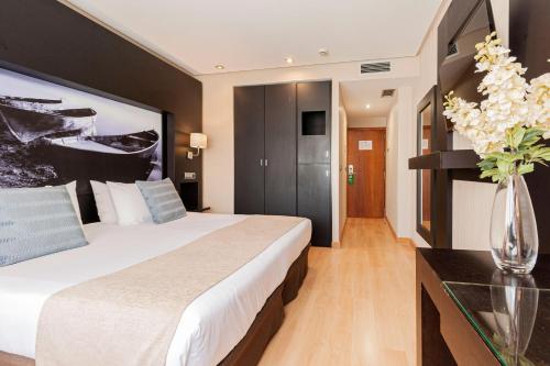 Habitación Individual Premium del hotel Oh Nice Ulises Ceuta. Foto 12