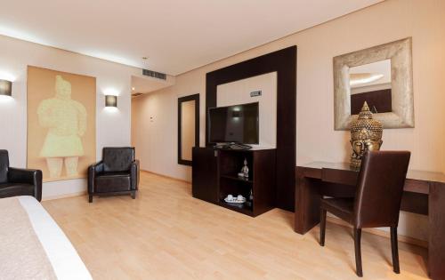 Suite del hotel Oh Nice Ulises Ceuta. Foto 3