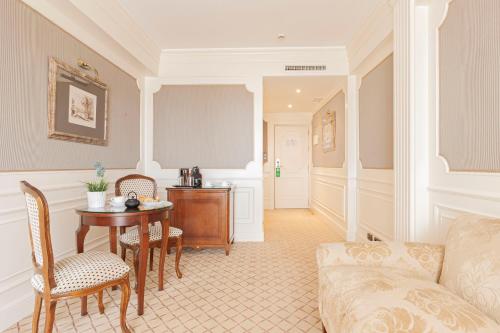 Suite Presidencial del hotel Oh Nice Ulises Ceuta. Foto 7