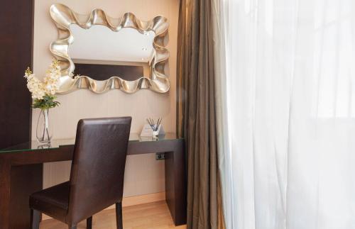 Suite Junior del hotel Oh Nice Ulises Ceuta. Foto 1