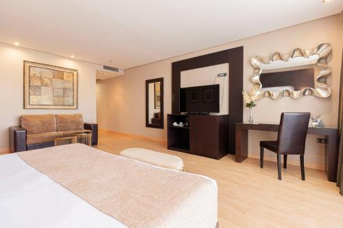 Suite Junior del hotel Oh Nice Ulises Ceuta. Foto 3