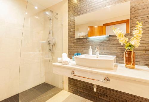 Suite Junior del hotel Oh Nice Ulises Ceuta. Foto 4