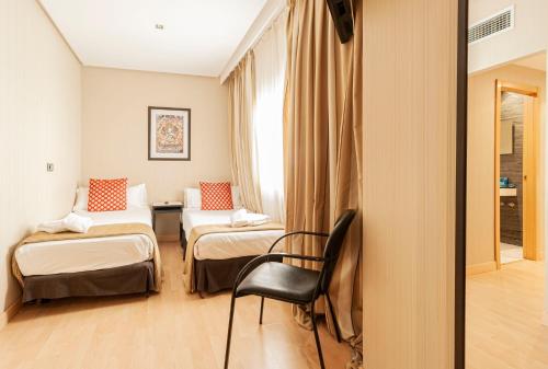 Habitación cuádruple del hotel Oh Nice Ulises Ceuta. Foto 3