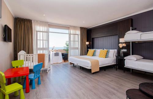Habitación Familiar del hotel Oh Nice Ulises Ceuta