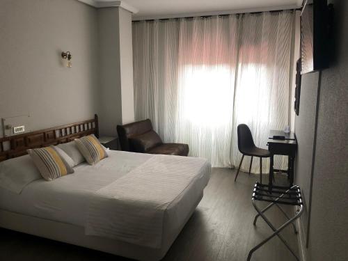 Habitación Doble - 1 o 2 camas del hotel Marqués De Santillana. Foto 8