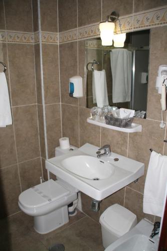 Habitación Doble - 1 o 2 camas del hotel Marqués De Santillana. Foto 11