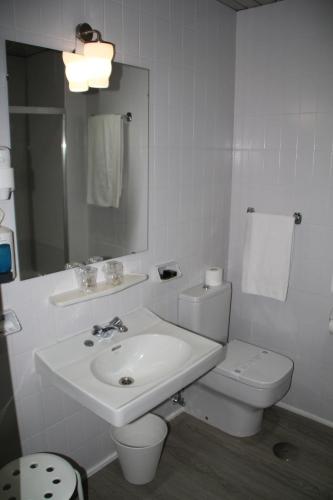 Habitación Doble - 1 o 2 camas del hotel Marqués De Santillana. Foto 13