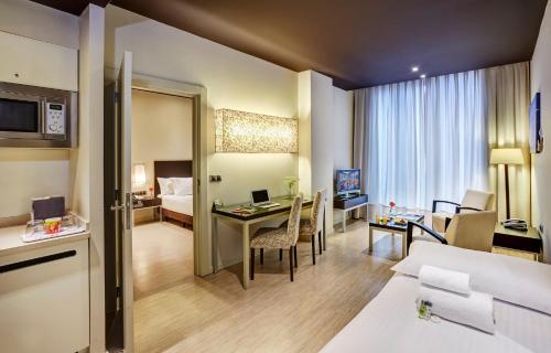 Suite Junior Cuádruple del hotel Sercotel Boulevard Vitoria. Foto 1