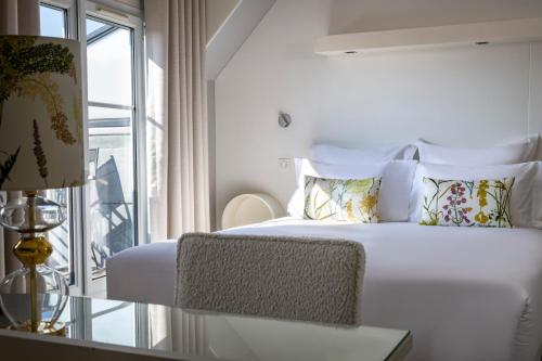 Habitación Doble con terraza del hotel De Banville. Foto 6