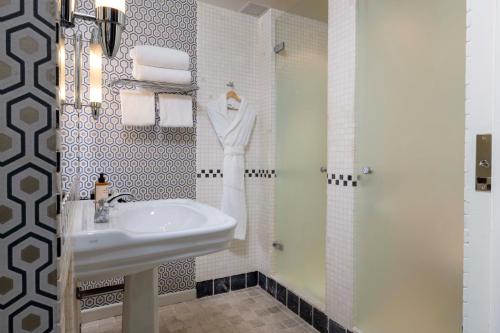Habitación Doble Clásica del hotel De Banville. Foto 8