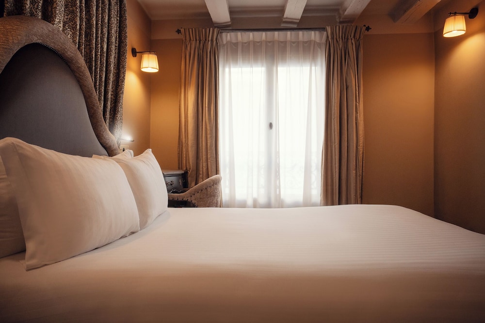 Habitación clásica doble del hotel Odeon Saint Germain. Foto 1