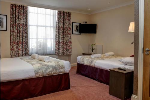 Habitación Doble Estándar con 2 camas dobles del hotel Best Western Buckingham Palace Rd. Foto 1