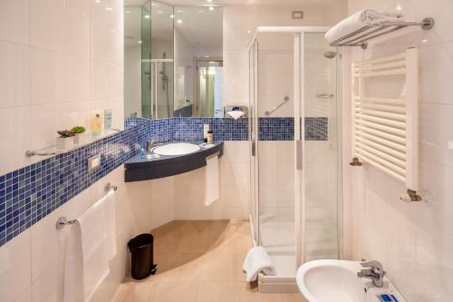 Habitación cuádruple del hotel Idea Milano San Siro. Foto 1