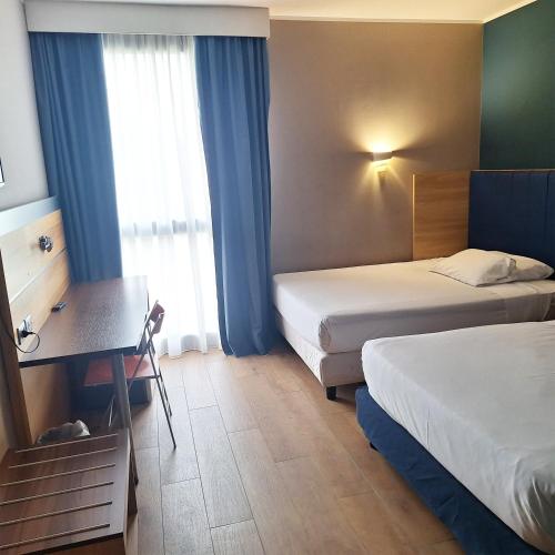 Habitación cuádruple del hotel Idea Milano San Siro. Foto 3