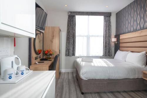 Estudio con 1 cama doble, 1 cama individual y zona de cocina - No fumadores del hotel Best Western Chiswick Palace and Suites
