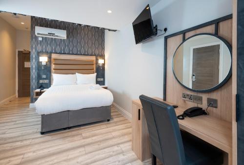Estudio con 1 cama doble, 1 cama individual y zona de cocina - No fumadores del hotel Best Western Chiswick Palace and Suites. Foto 14