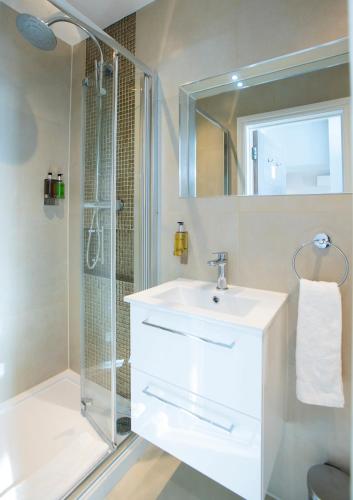 Estudio con 2 camas extragrandes - No fumadores del hotel Best Western Chiswick Palace and Suites. Foto 14