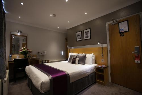 Habitación Estándar con cama extragrande - No fumadores del hotel Best Western Chiswick Palace and Suites. Foto 5