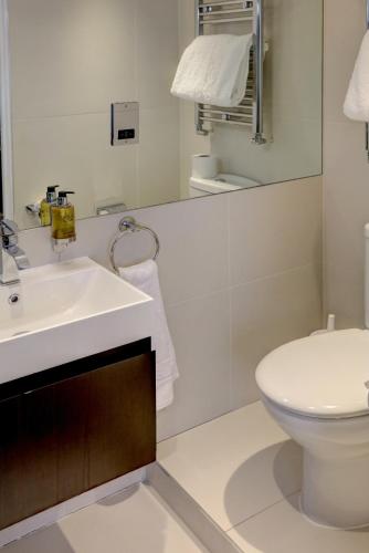 Habitación Triple Estándar del hotel Best Western Chiswick Palace and Suites. Foto 2