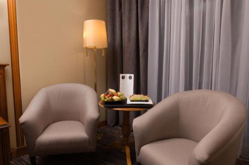 Habitación Premium con cama extragrande del hotel Grand Hotel Bucharest. Foto 2