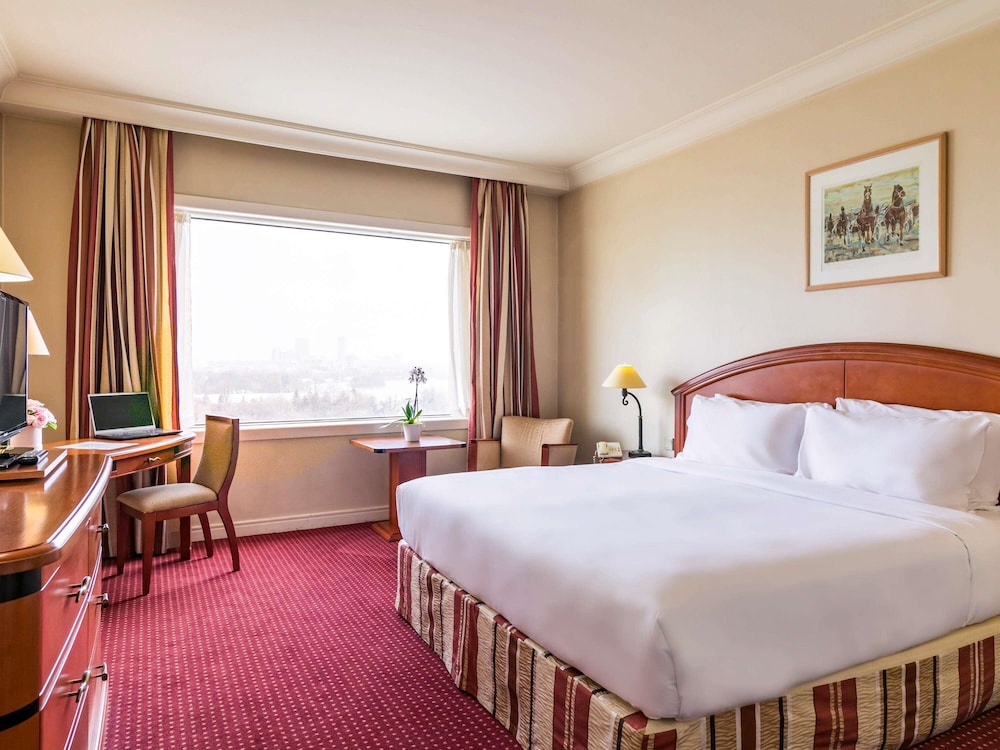 Habitación Superior con 1 cama doble del hotel Pullman Bucharest World Trade Center. Foto 7