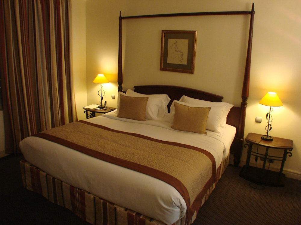 Suite superior con 1 cama doble del hotel Pullman Bucharest World Trade Center
