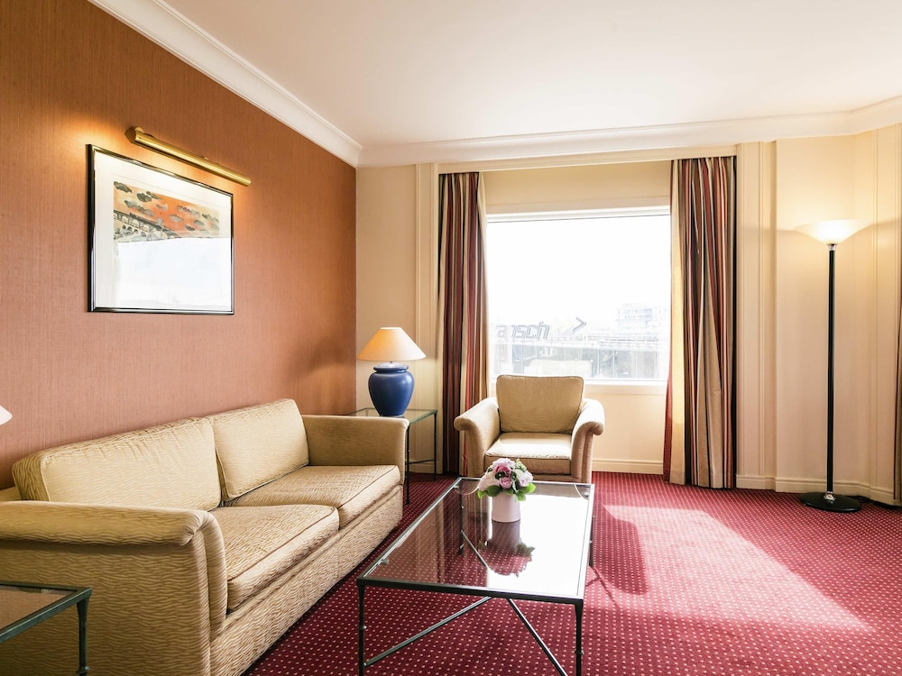 Suite Ejecutiva con 1 cama doble del hotel Pullman Bucharest World Trade Center