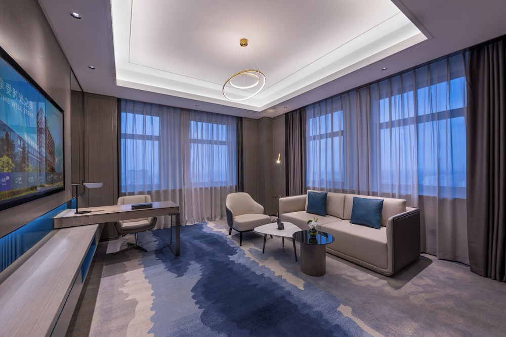 Suite superior, 1 cama de matrimonio grande del hotel Novotel Kunshan Yangcheng Lake. Foto 3