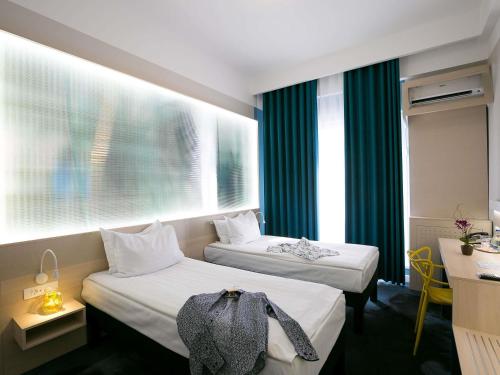 Habitación Doble Estándar - 2 camas del hotel ibis Styles Dunarea Galati. Foto 6
