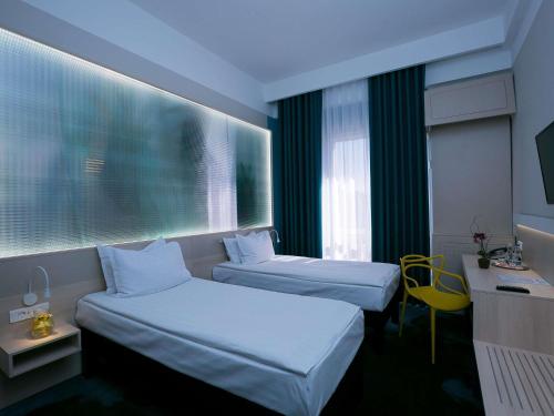 Habitación Doble Estándar - 2 camas del hotel ibis Styles Dunarea Galati. Foto 7