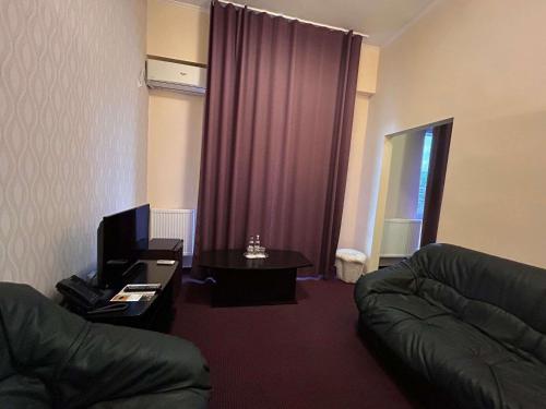 Suite Junior del hotel ibis Styles Dunarea Galati. Foto 1