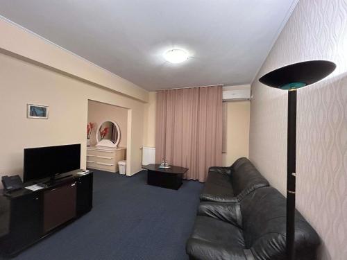 Suite con 1 cama doble del hotel ibis Styles Dunarea Galati. Foto 5