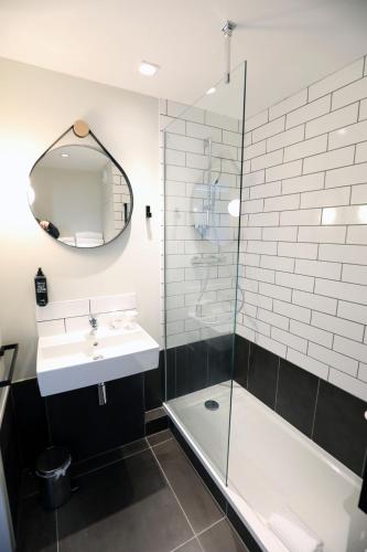 Habitación Doble Estándar - 2 camas del hotel Ibis Bourgoin Jallieu Medipole. Foto 1