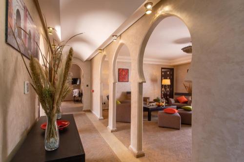 Habitación Cuádruple de Lujo del hotel Dellarosa Boutique and Spa. Foto 1