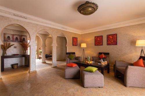 Habitación Cuádruple de Lujo del hotel Dellarosa Boutique and Spa. Foto 11