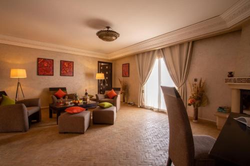 Habitación Cuádruple de Lujo del hotel Dellarosa Boutique and Spa. Foto 12