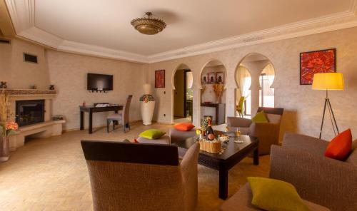 Habitación Cuádruple de Lujo del hotel Dellarosa Boutique and Spa. Foto 16