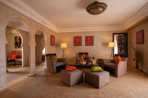 Habitación Cuádruple de Lujo del hotel Dellarosa Boutique and Spa. Foto 18