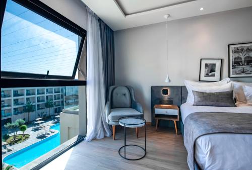 Habitación Estándar con vistas a la piscina del hotel Dominium Palace. Foto 3