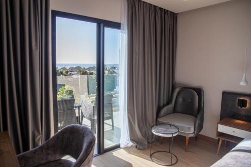 Habitación Deluxe con vistas parciales al mar del hotel Dominium Palace. Foto 4
