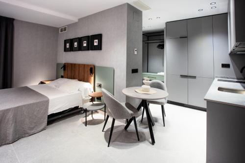 Estudio con 1 cama grande del hotel Gran Via. Foto 4
