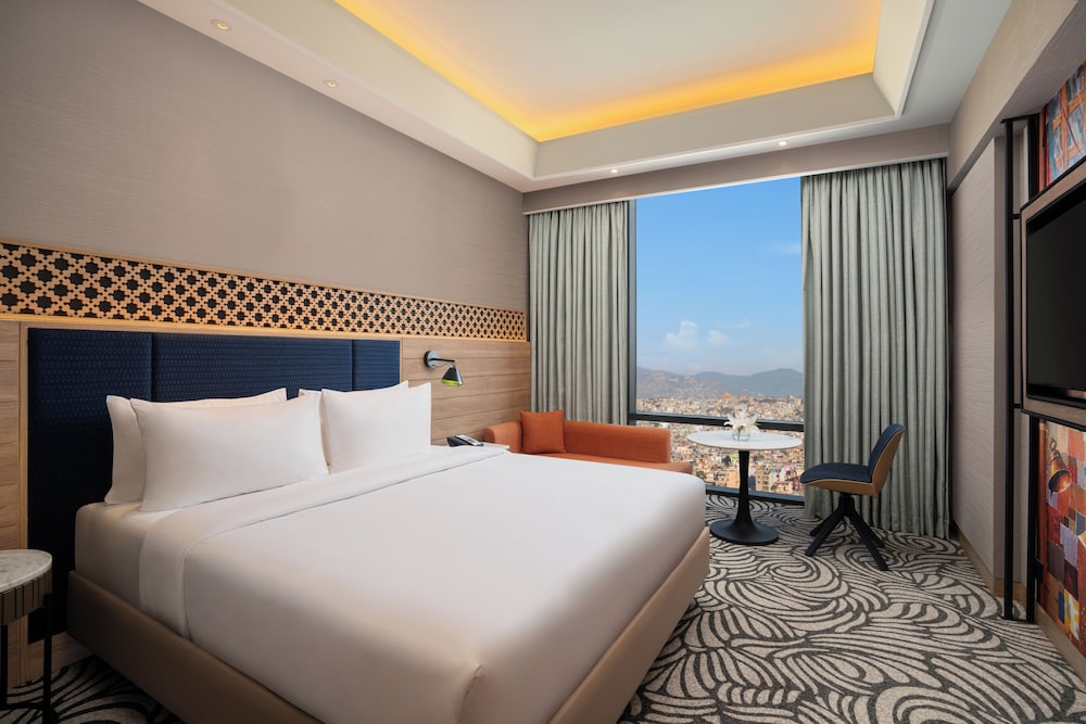 Habitación Clásica con 1 cama king size del hotel Mercure Kathmandu Sukedhara Heights. Foto 1