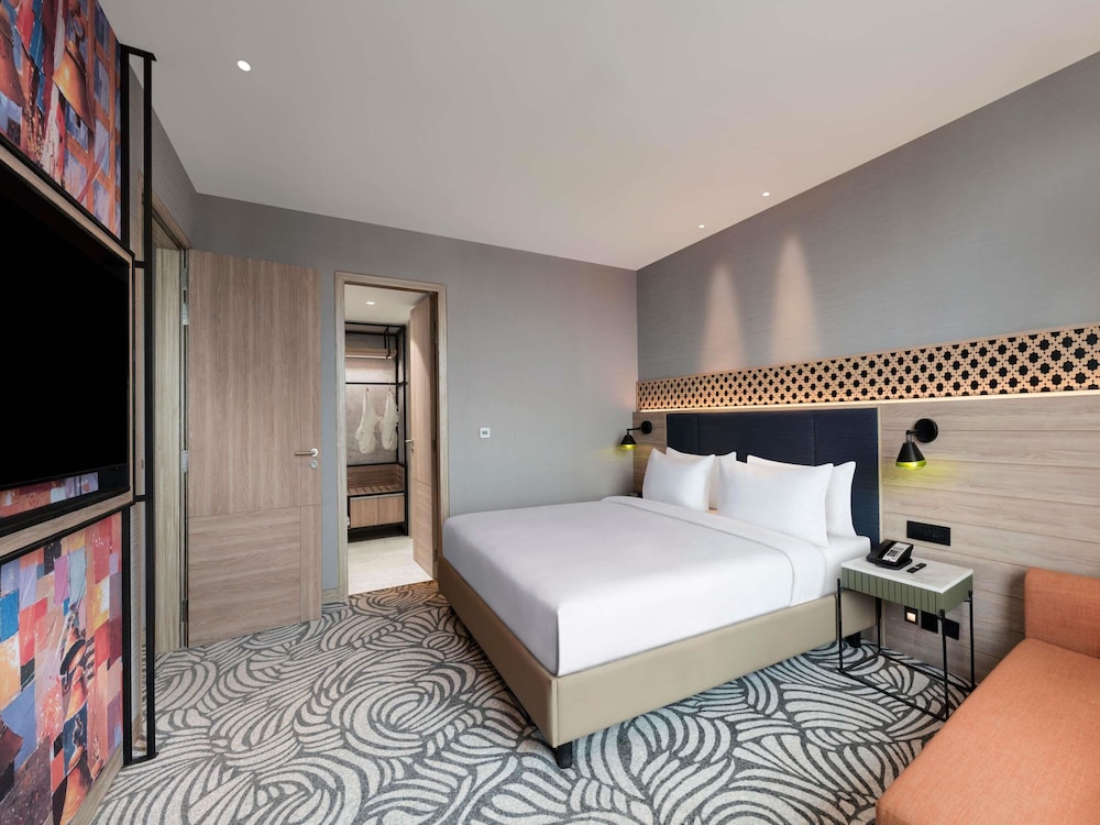 Suite Privilege con 1 cama king size del hotel Mercure Kathmandu Sukedhara Heights. Foto 1