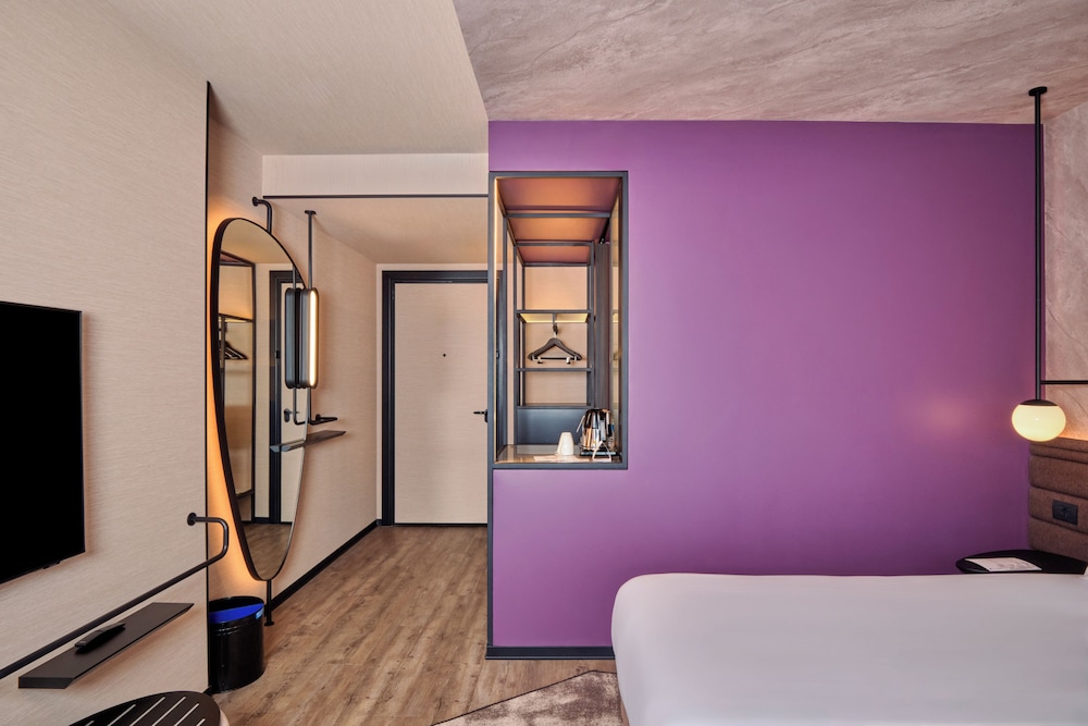 Habitación Standard con 2 camas individuales del hotel Novotel Istanbul Bomonti. Foto 1