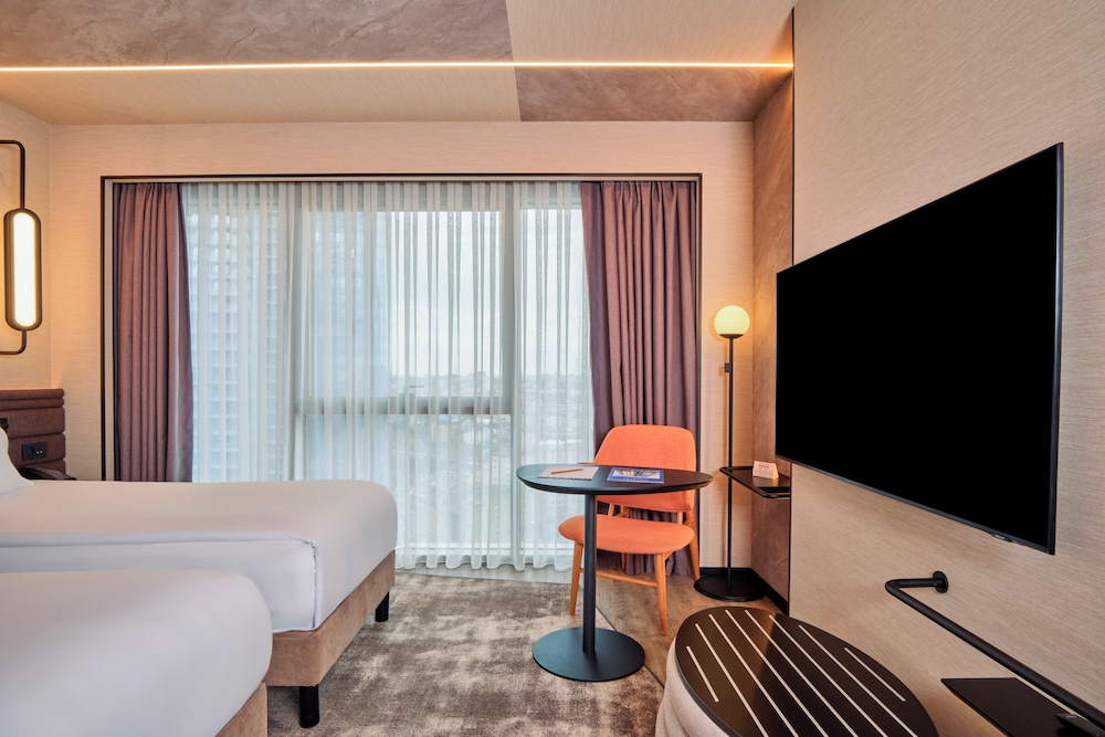 Habitación Standard con 2 camas individuales del hotel Novotel Istanbul Bomonti. Foto 2
